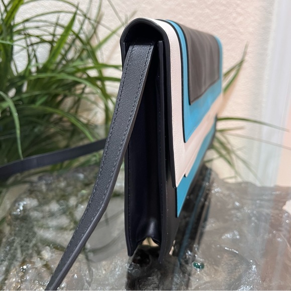 💥Vintage And RARE💥 Michael Kors Leather Flap Clutch/Handbag - Picture 4 of 14